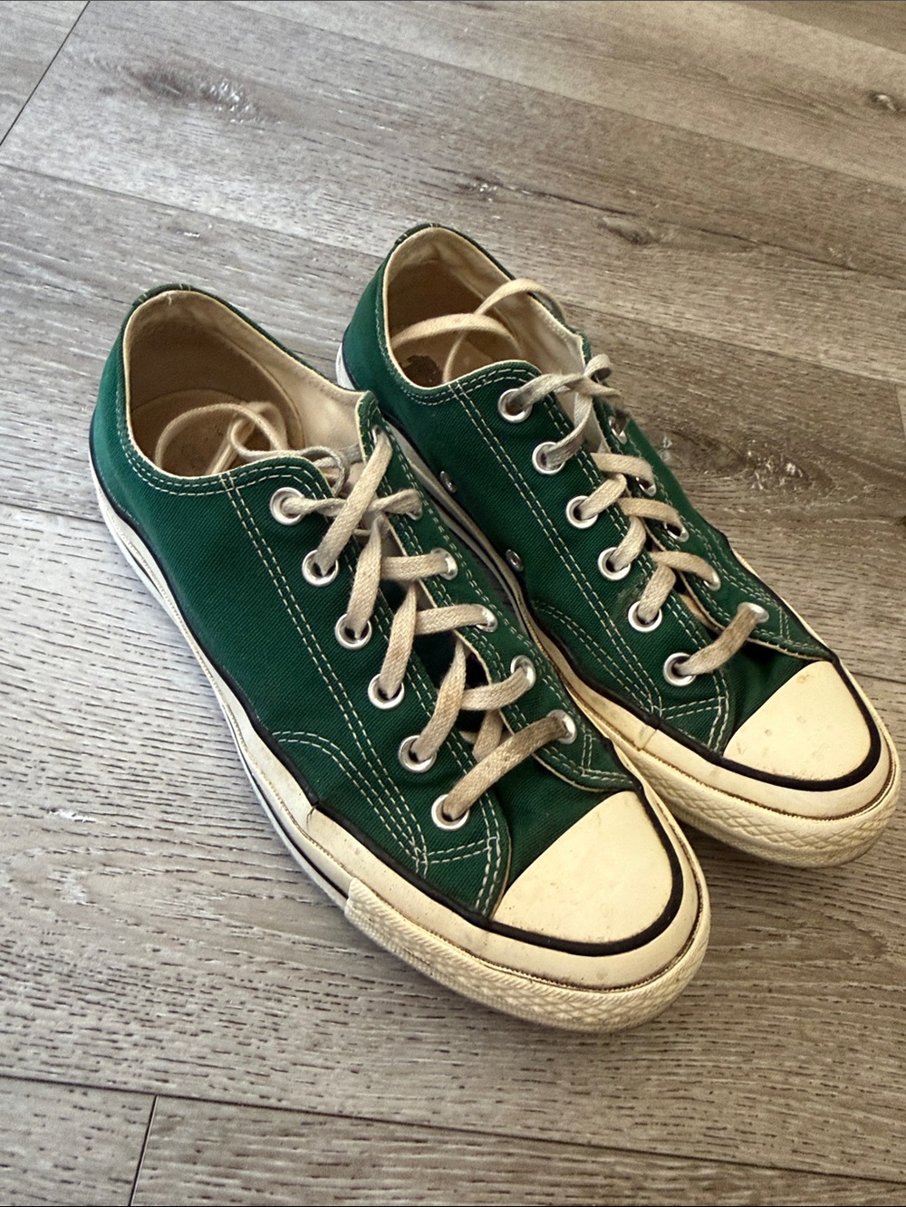 Classic Low-Top Canvas Sneakers in Green - Women's Casual Shoes